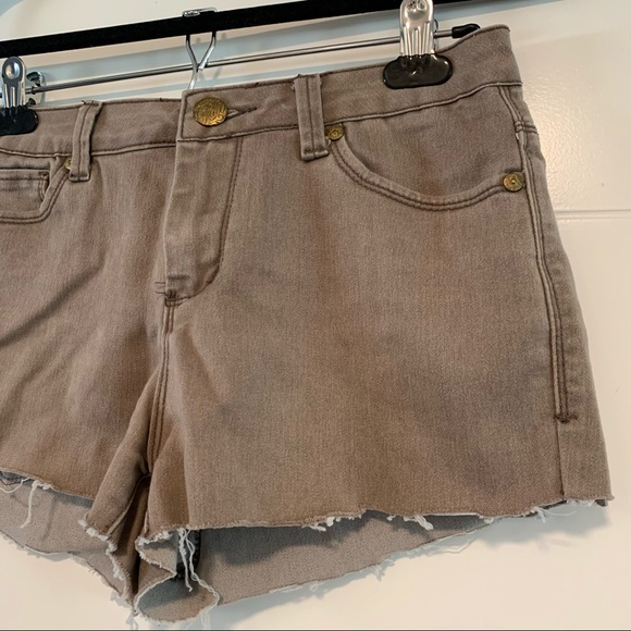 Celebrity Gold | Cut Off Shorts - Picture 3 of 11